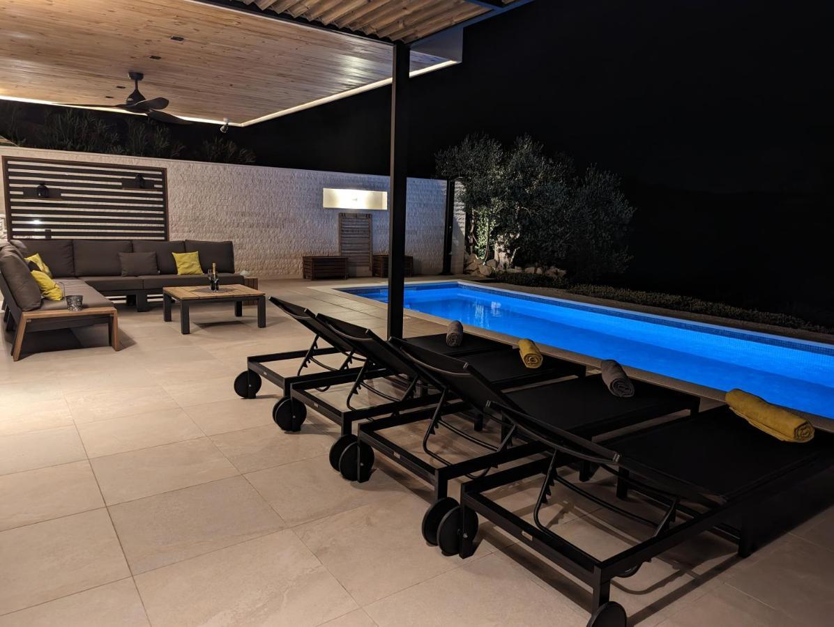 Villa View *